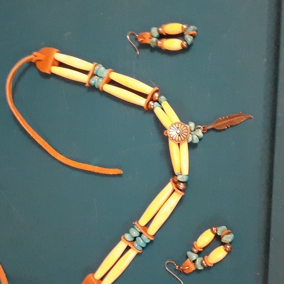 Southwest style turquoise and bone choker necklace and earring set - Picture 4 of 5